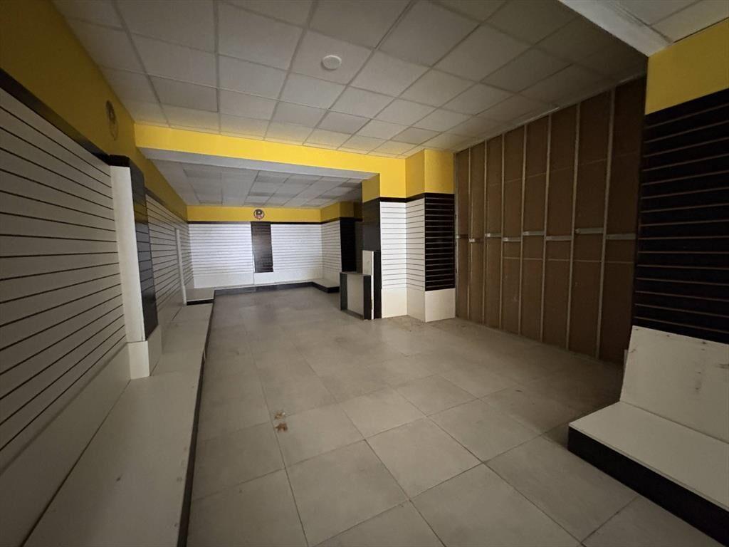 Alquiler - Local Comercial en Unión 200 m2 sobre Av. 8 de Oc