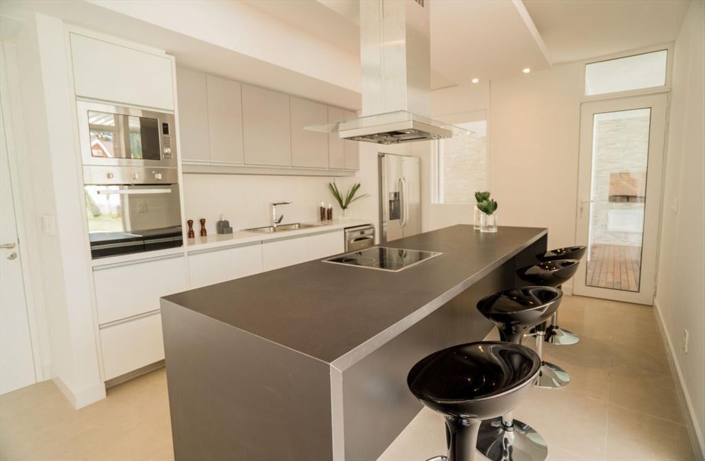 VENTA CASA A ESTRENAR 4 DORMITORIOS + DEPENDENCIA