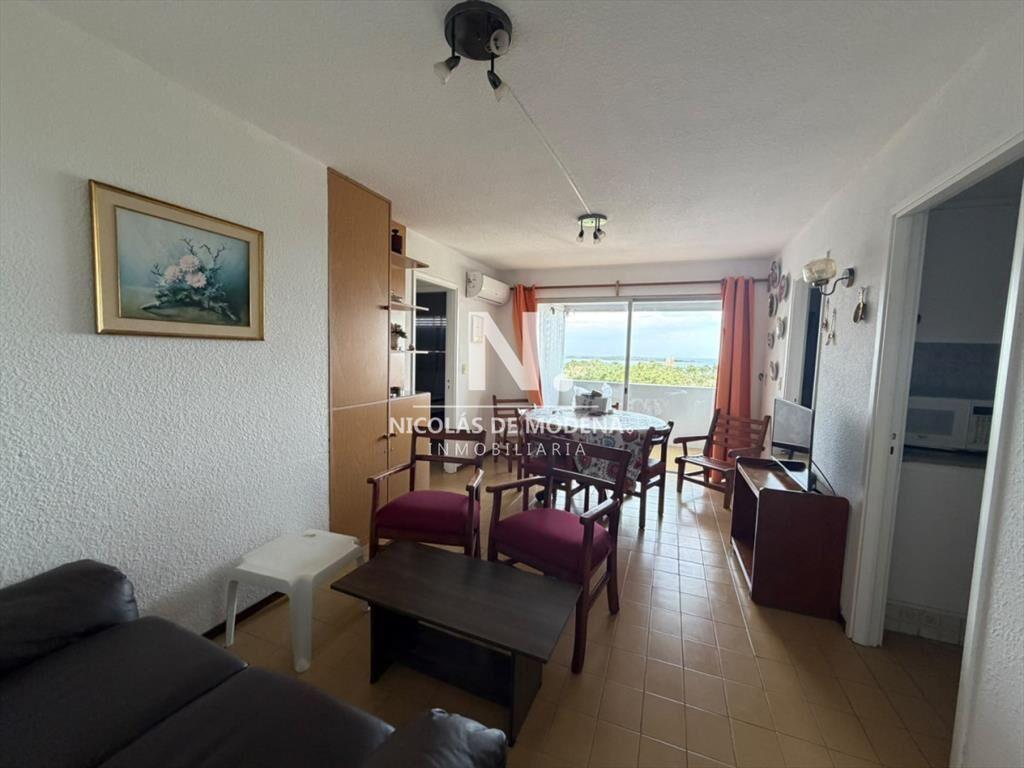 Apartamento en Roosevelt, 2 dormitorios con servicios en v