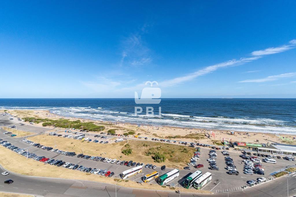 Penthouse premium frente al mar en Playa Brava: y