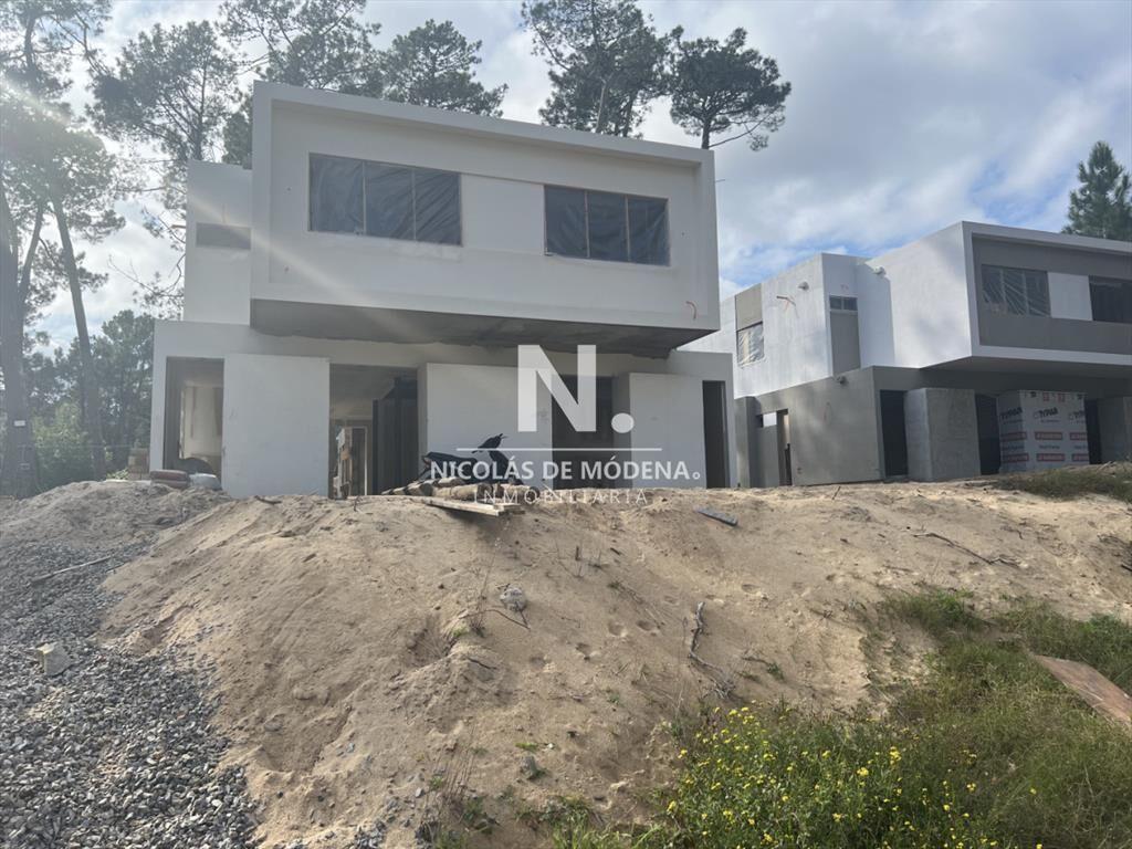 Casa a estrenar en Pinares, proyecto en obra, del