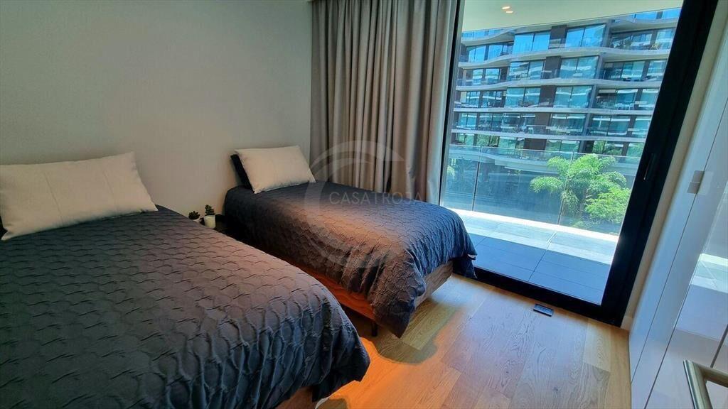 CASATROJA Venta de amplio apartamento 2 dormitorios + garaj