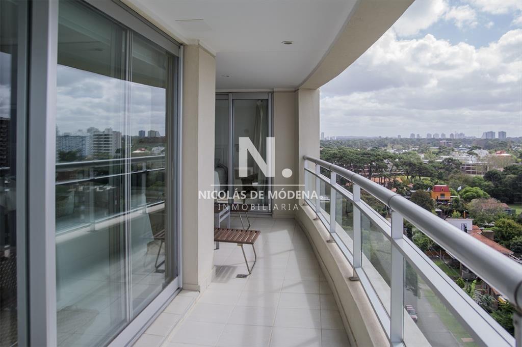 Vende apartamento de 3 dormitorios + dependencia