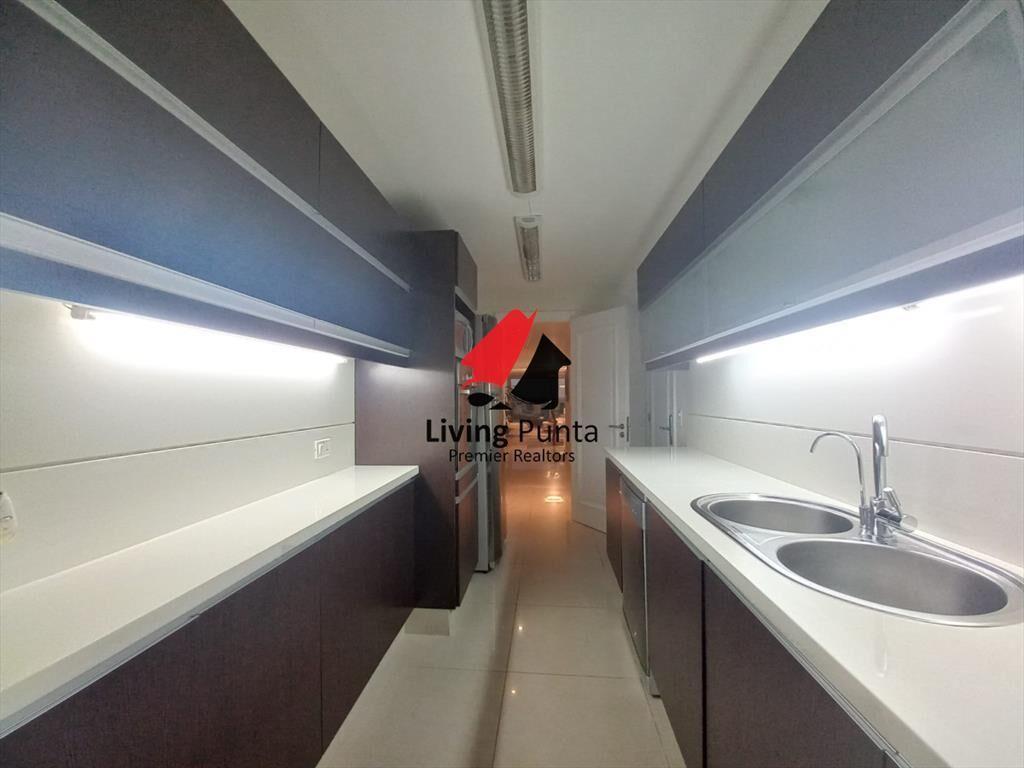Vende apartamento de 3 dormitorios en Torre I, al