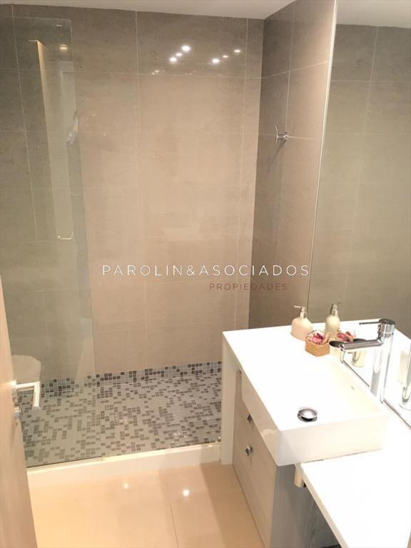Apartamento de 2 suites en venta en edificio Onix, Punta de