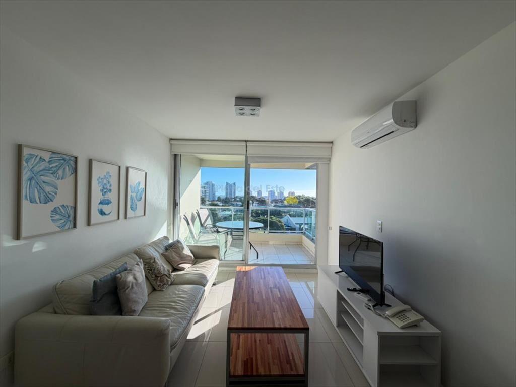 Apartamento en alquiler anual de 1 dormitorio en