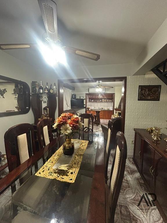 Casa en venta c/ cochera en Artigas