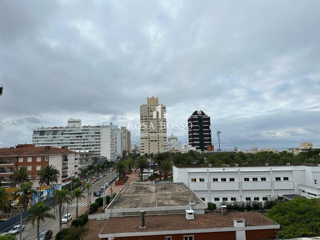 Depto. en Peninsula con servicio de mucamas