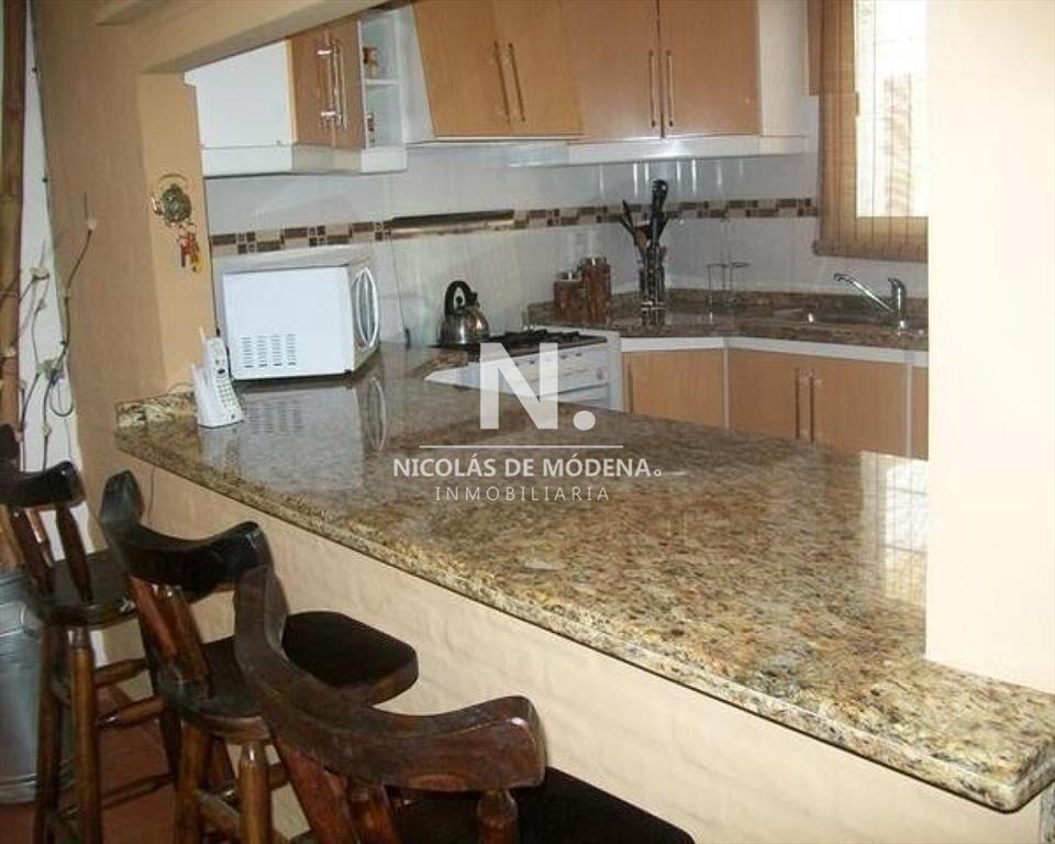 Casa en venta, a pocos metros del mar.