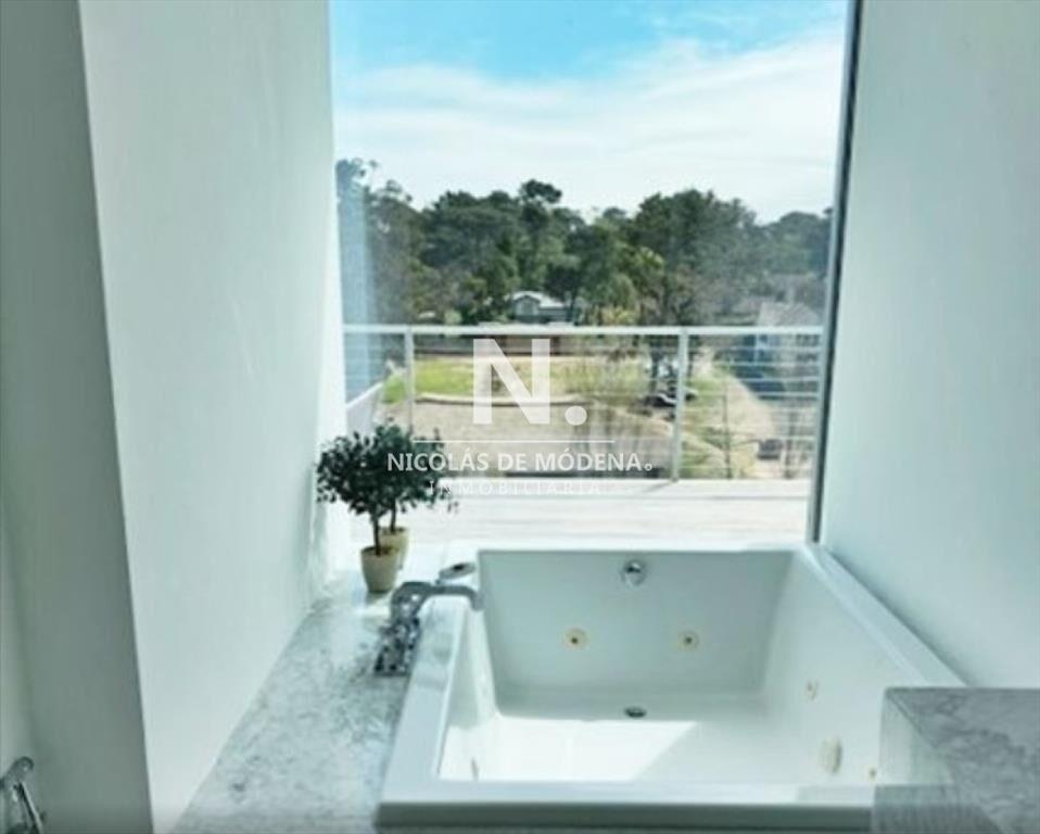 En venta apartamento de 3 dormitorios en Brava,