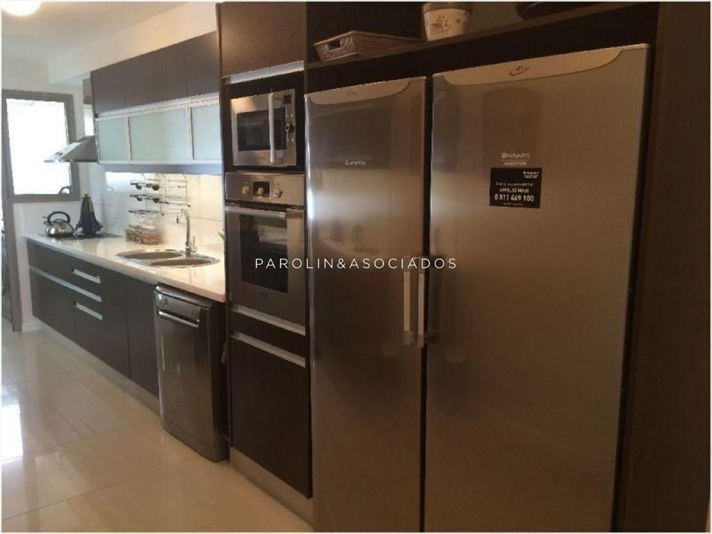 Hermoso apartamento de 3 dormitorios en venta en