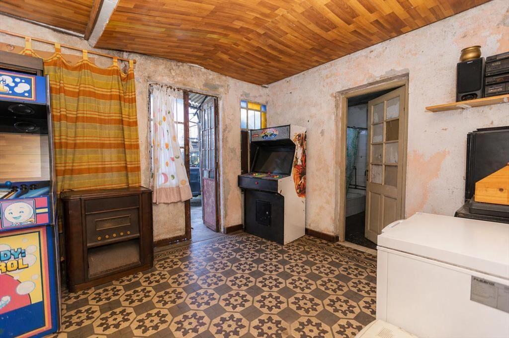 Venta Casa con amplio terreno de 743 m2 frente 21 mts.