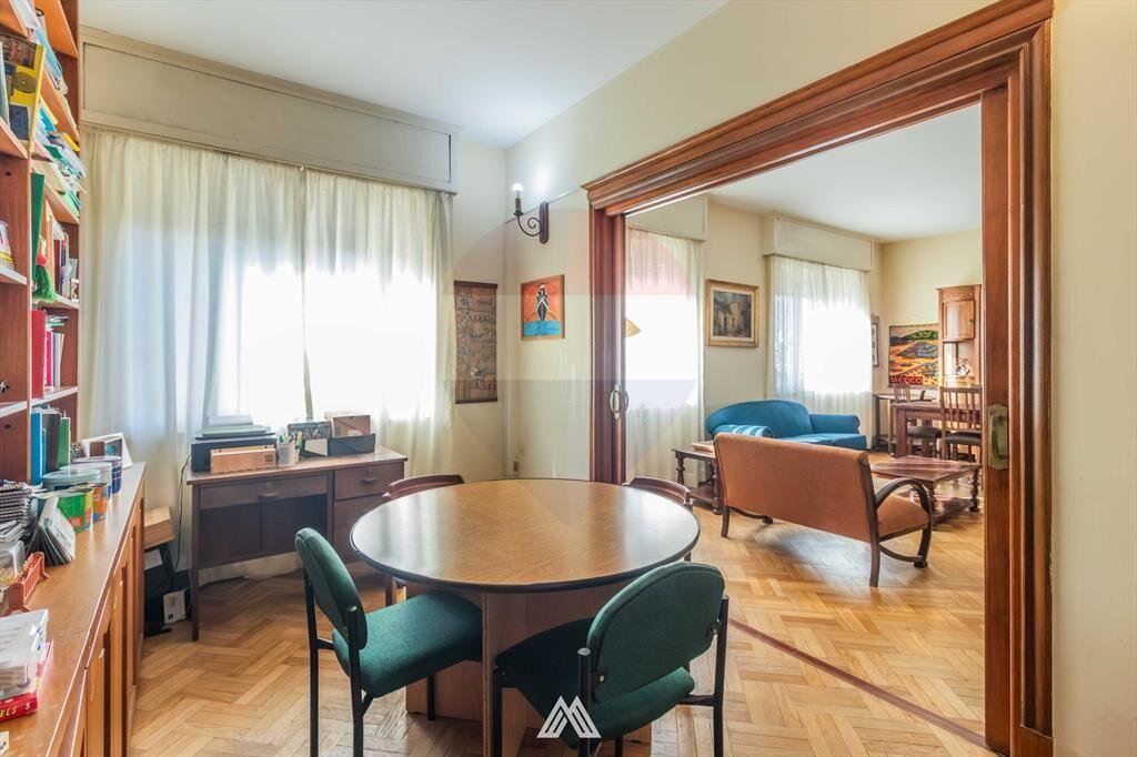 VENTA APARTAMENTO, 5 DORMITORIOS SOBRE BULEVAR