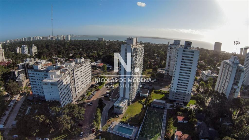 Vende Apartamento de 3 Dormitorios en la zona de