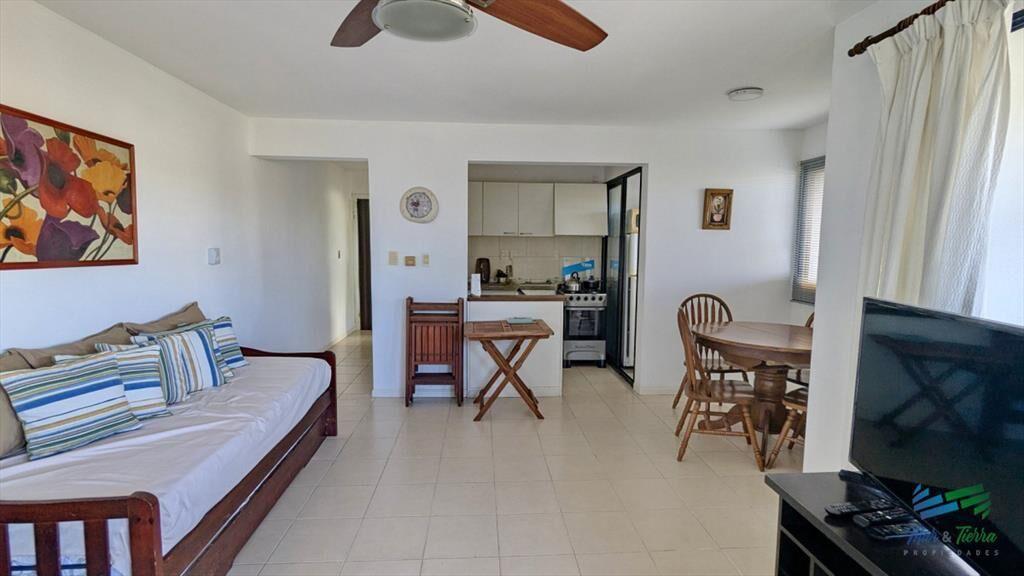 Venta de apartamento 1 dormitorio esquinero con y