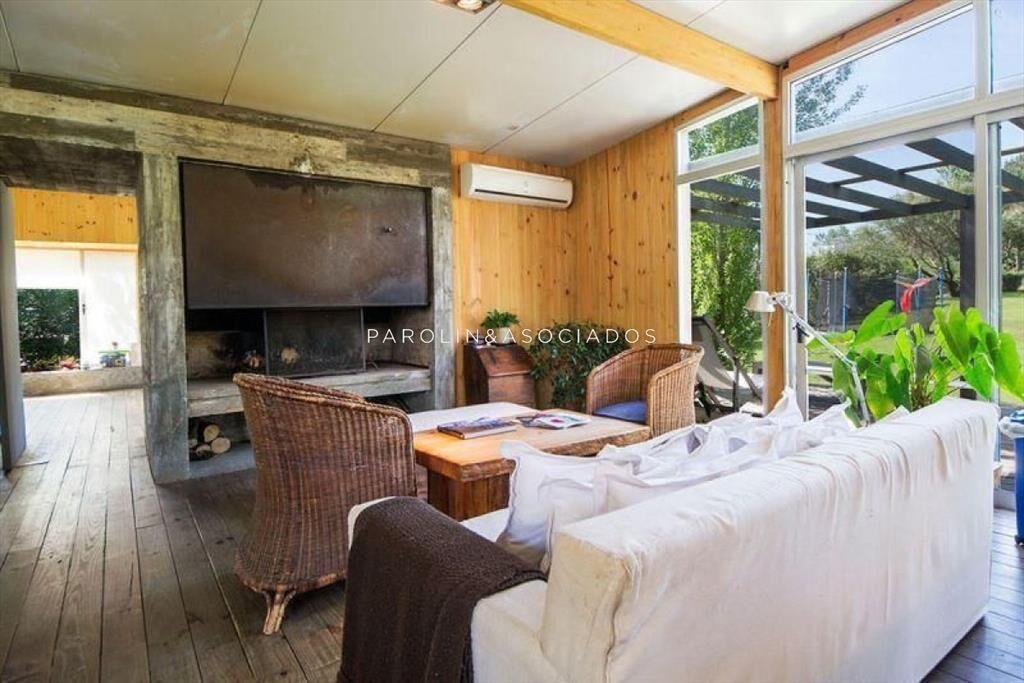 Casa en venta de 5 dormitorios en barrio privado,