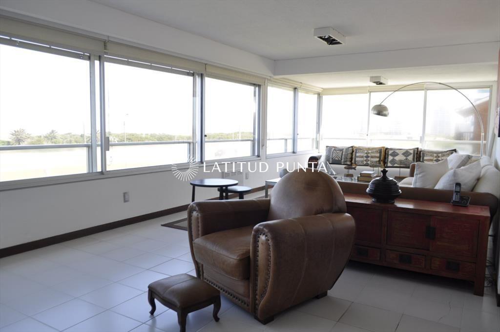 Apartamento frente al Océano, 3 dormitorios más