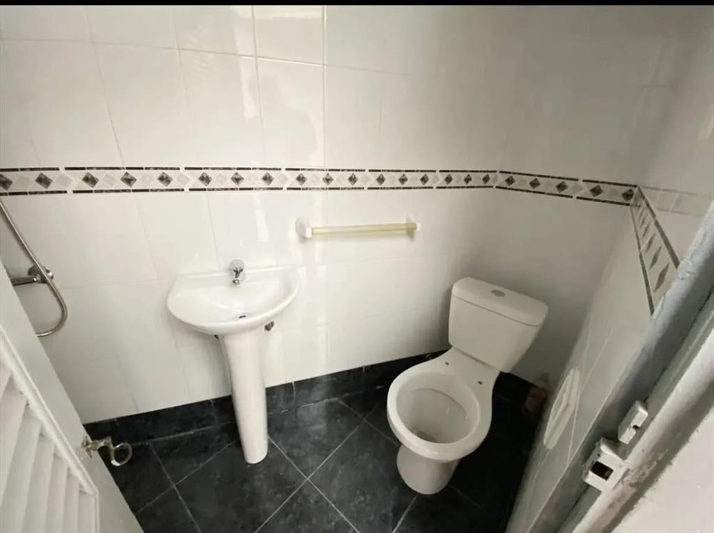 Casa en venta c/renta de 6 dormitorios, 2 baños y azotea...