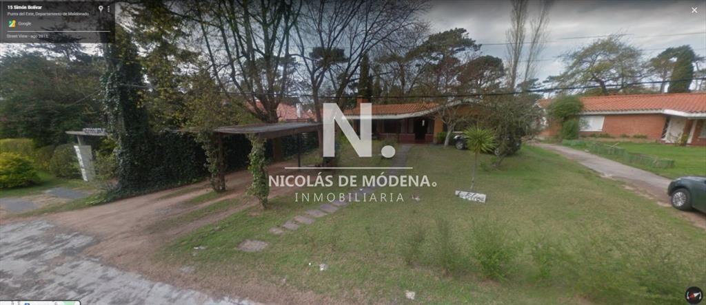 Vende casa de 4 dormitorios en Jardines de cerca