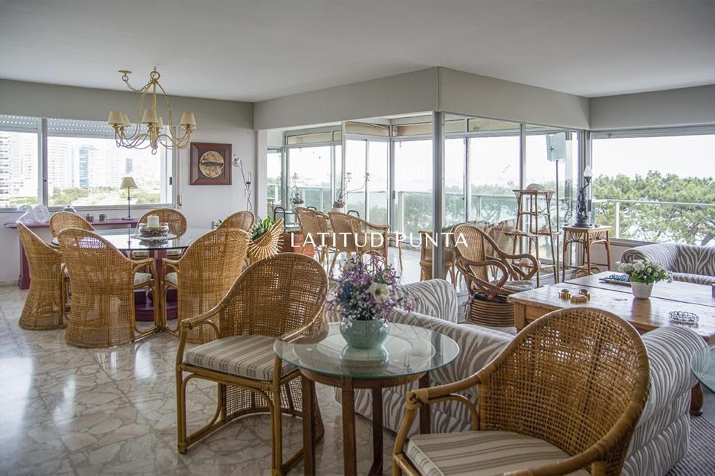 Apartamento en IMarangatú, frente al mar