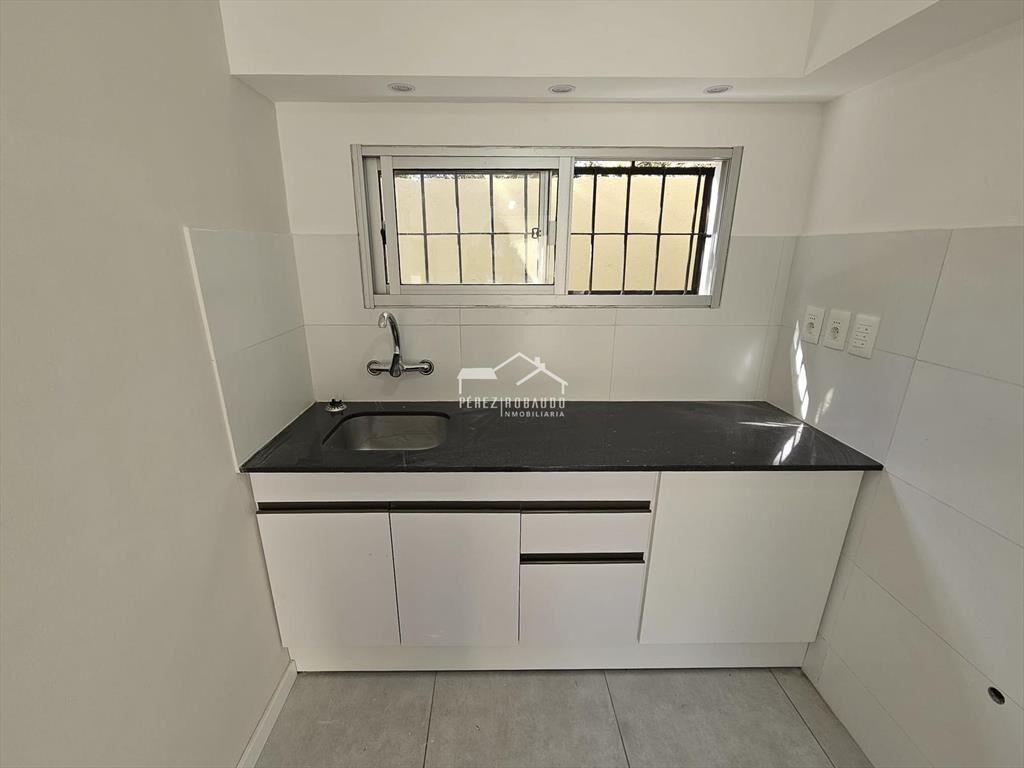 Alquiler apartamento dos dormitorios con patio en complejo