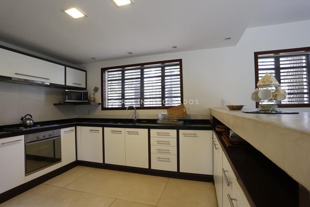 Casa en venta dentro del complejo Solanas.