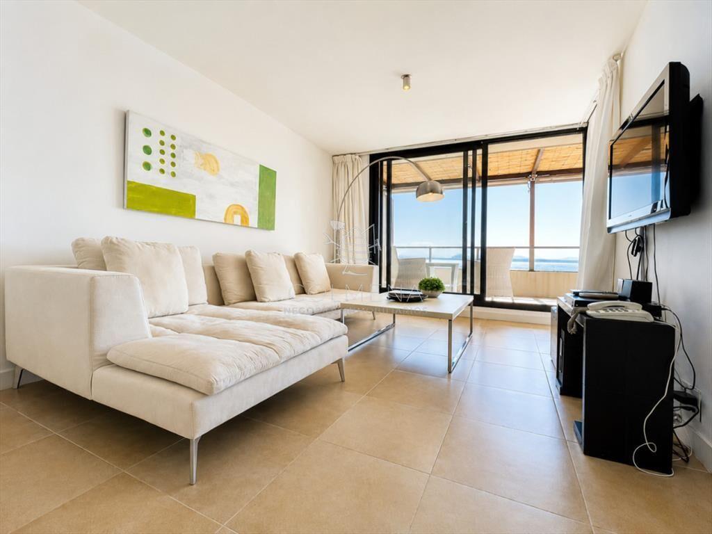 Apartamento de 2 Dormitorios con Vista al Mar y Parrillero