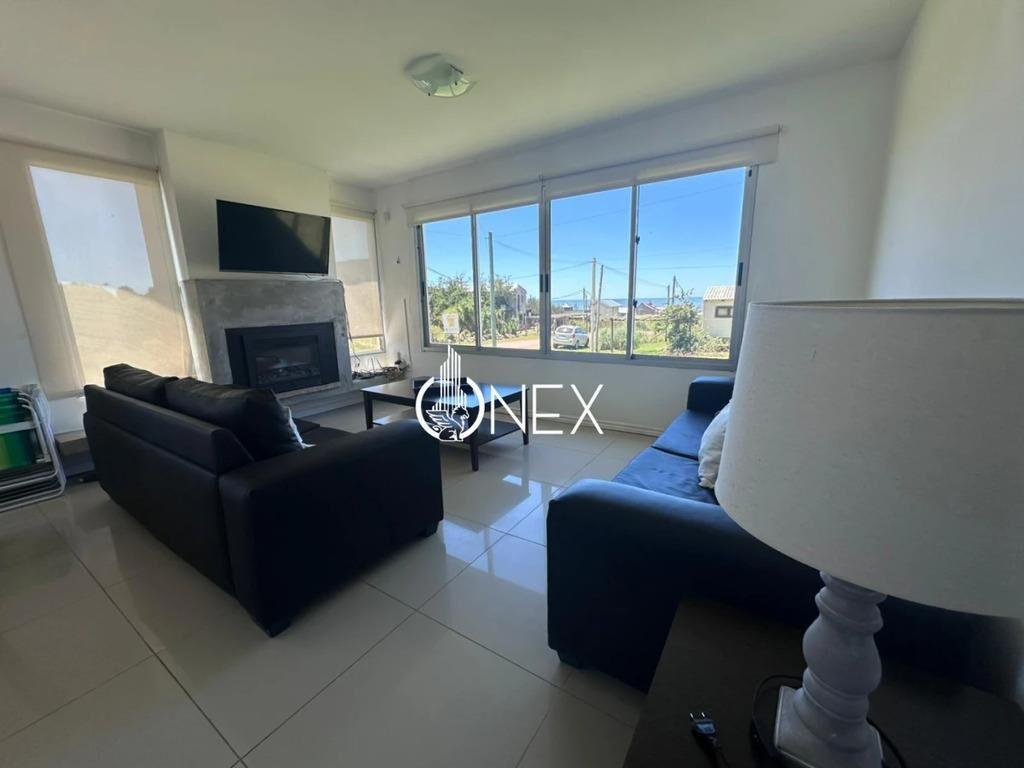 Venta casa de 4 dormitorios con vista al mar en