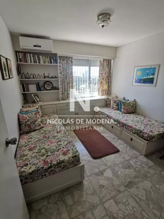 Departamento de 3 dormitorios y dependenia ,