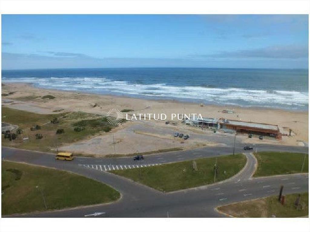 Apartamento 3 dormitorios en suite. Brava