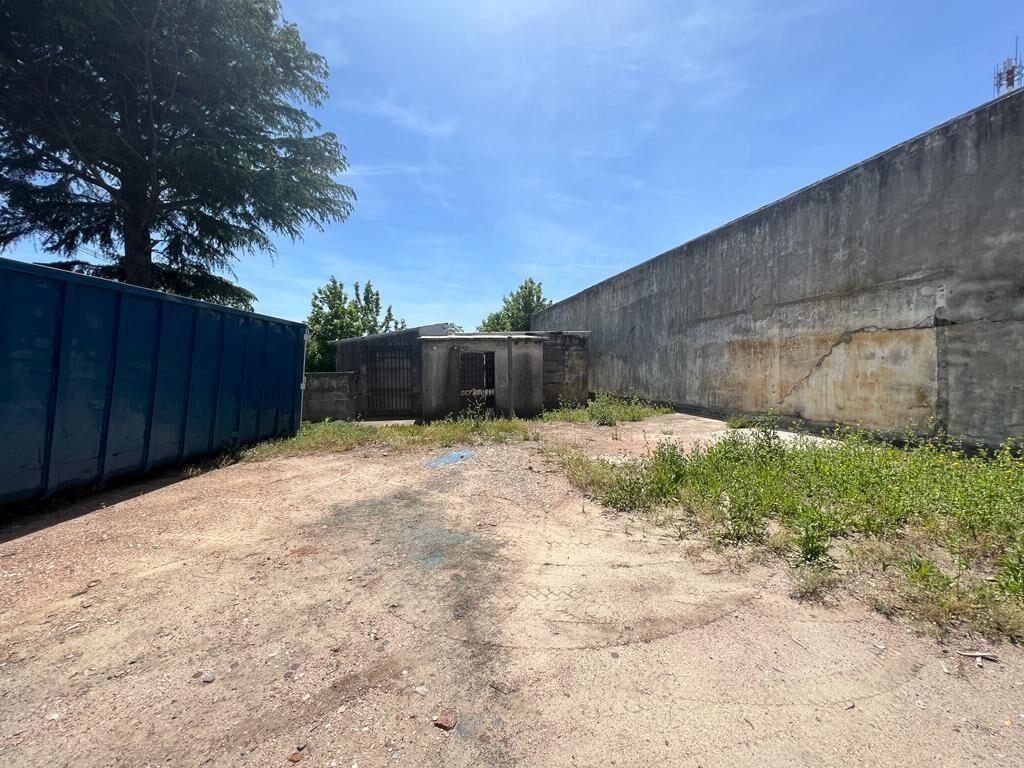 Local esquina de 480m2 en Belvedere