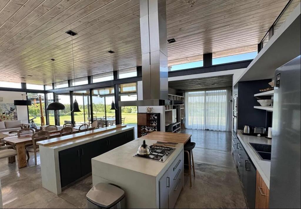 Excelente y moderna casa en el Golf de Carmelo