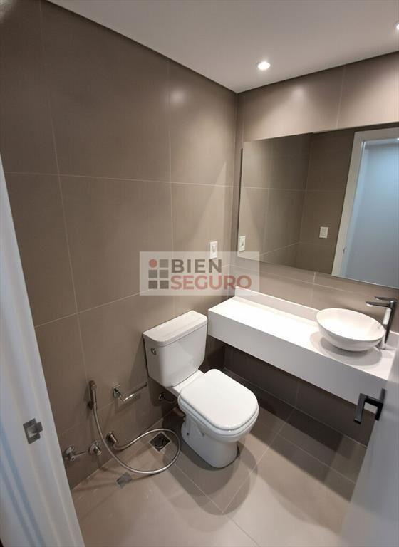Penthouse de 3 dormitorios en alquiler en Carrasco Norte. C