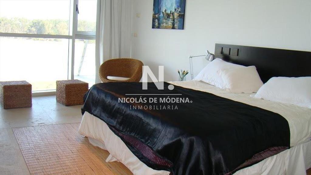 Vende apartamento de 4 dormitorios en suite, con