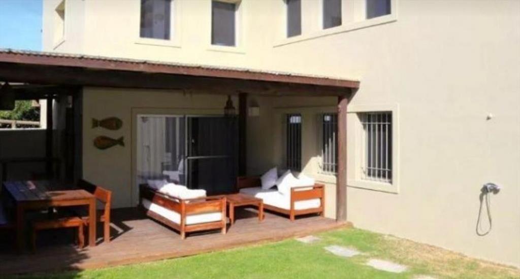 CASA EN VENTA DE 5 DORMITORIOS EN LA BARRA