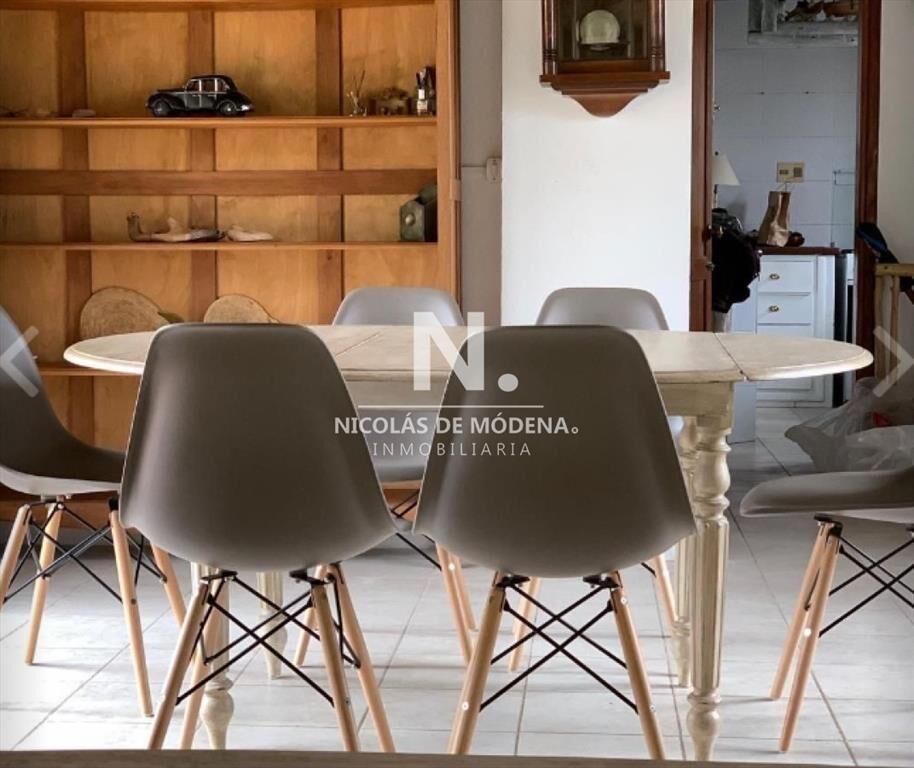 Vende impecable casa, de 3 dormitorios, con en