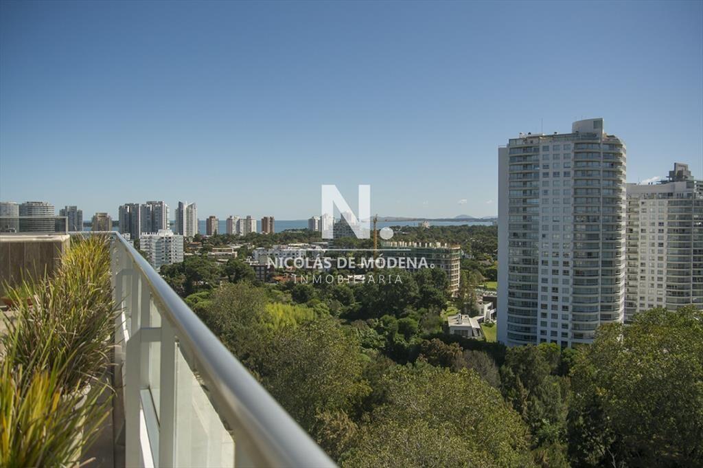 Penthouse en Punta del Este, playa brava 4 dormitorios