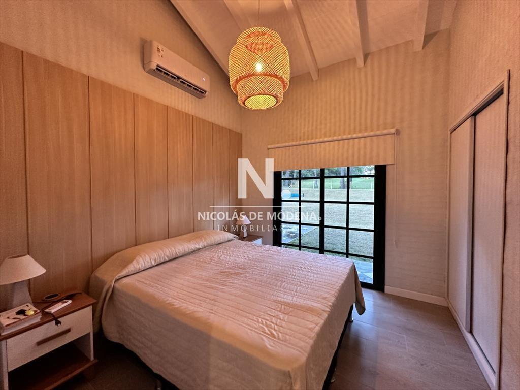 Vende casa de 3 dormitorios con fondo al Club de