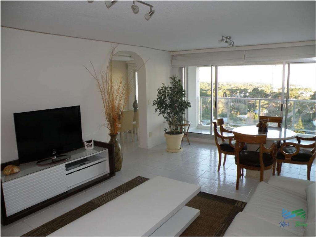 Vendo apartamento 4 dormitorios frente al mar,