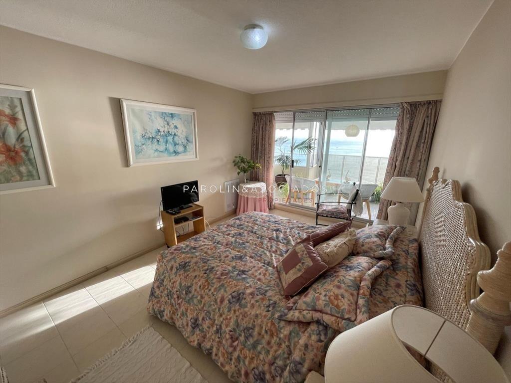 Apartamento en venta en primera línea de Mansa 2
