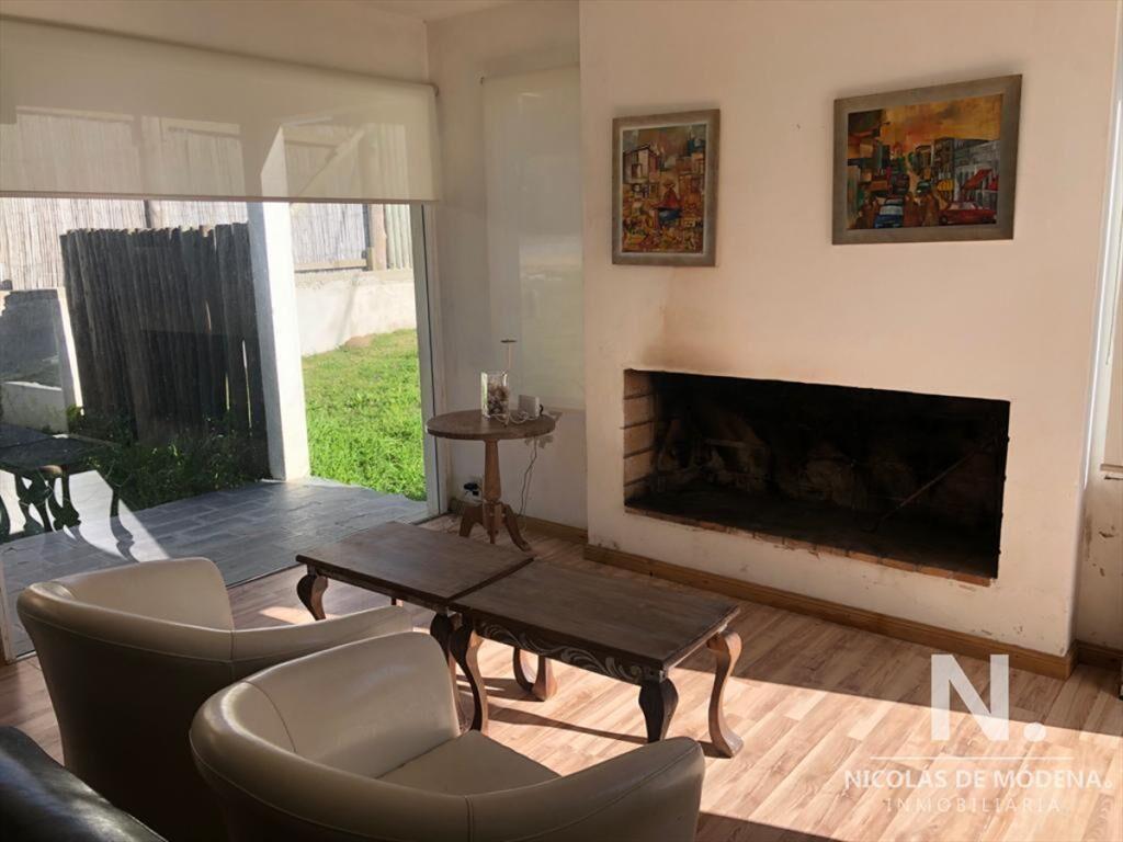 Casa estilo minimalista en Altos de Punta Piedras