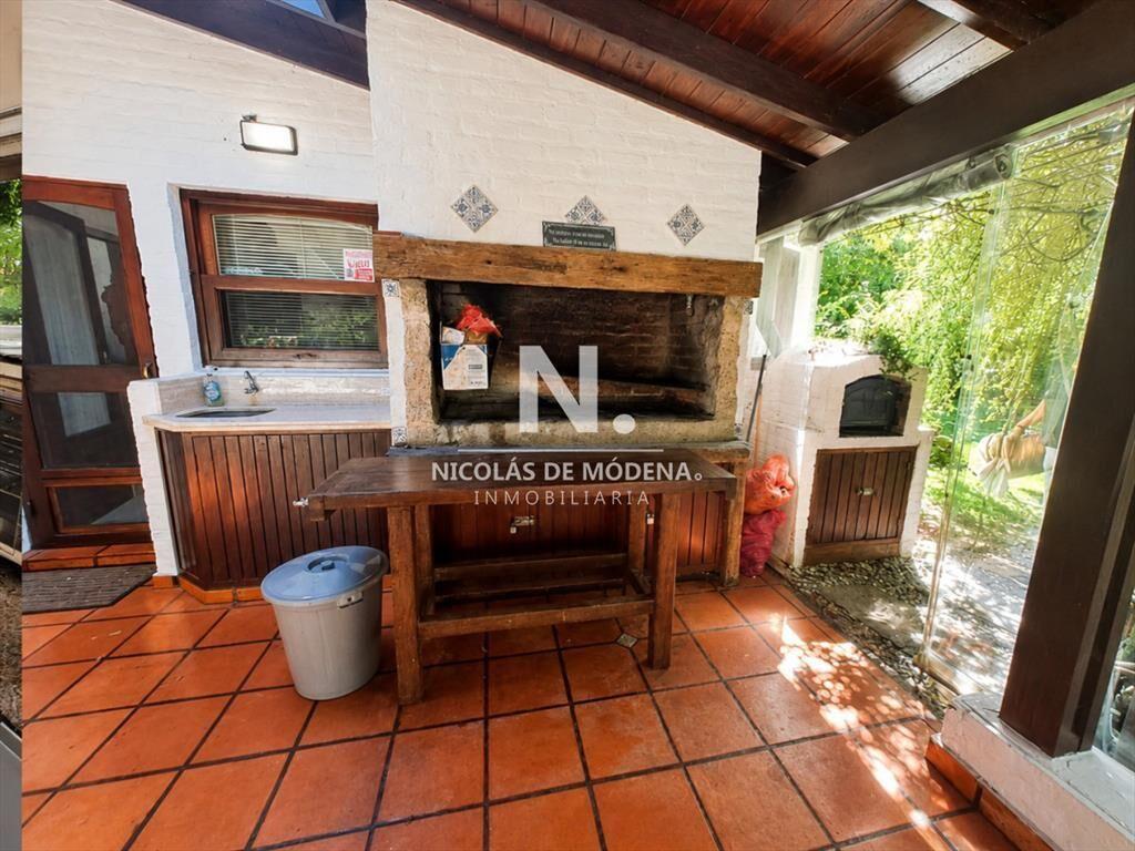 En venta casa de 2 plantas, de 4 dormitorios con
