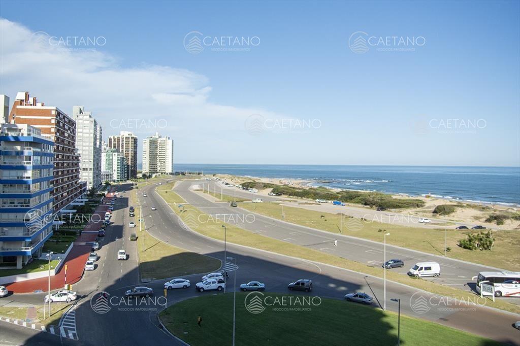 Vende apartamento de 3 dormitorios en Torre I, al