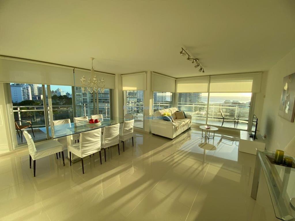 Apartamento de 3 dormitorios en venta en primeras