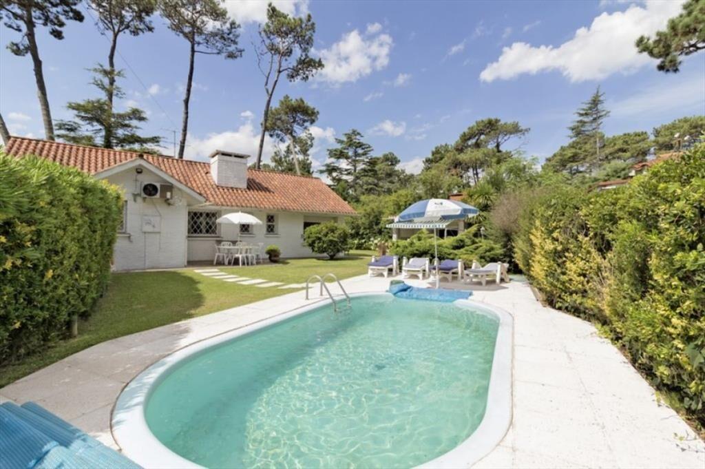 PRECIOSA CASA EN ZONA RESIDENCIAL