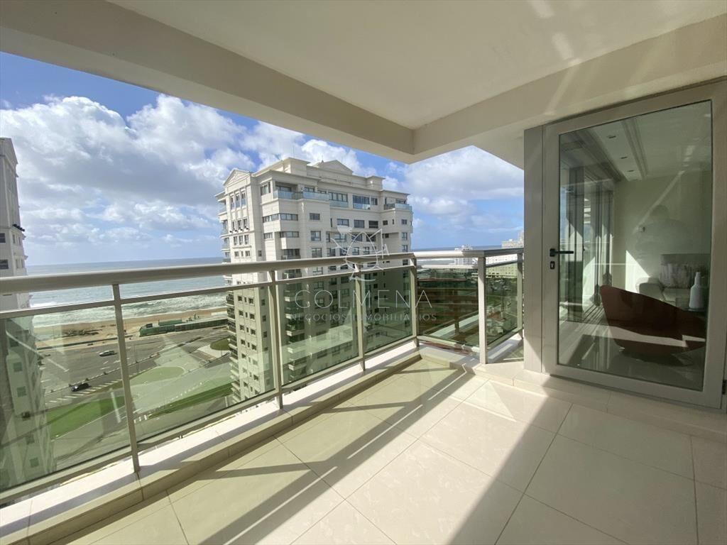 Vende apartamento de 3dormitorios en Brava- Punta
