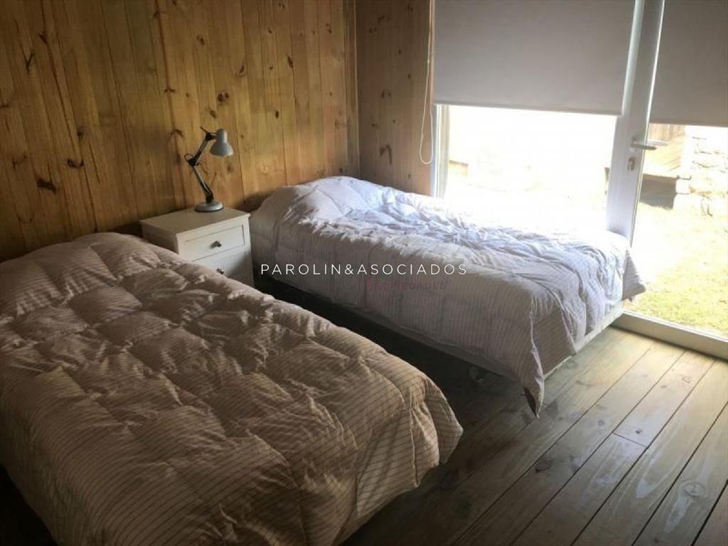 Casa en venta de 5 dormitorios en barrio privado,