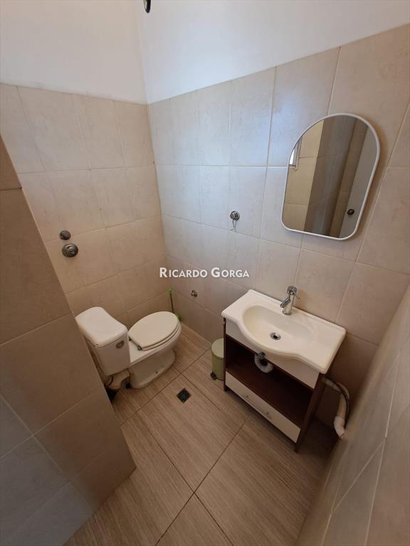 Oficina en venta en Ciudad Vieja sobre 25 de mayo. Escuc...