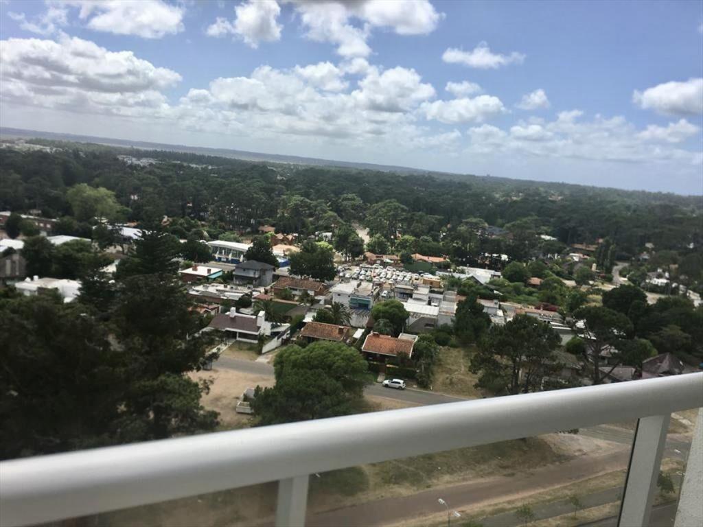 Apartamento con buena terraza, de dos dormitorios y dos baÃ
