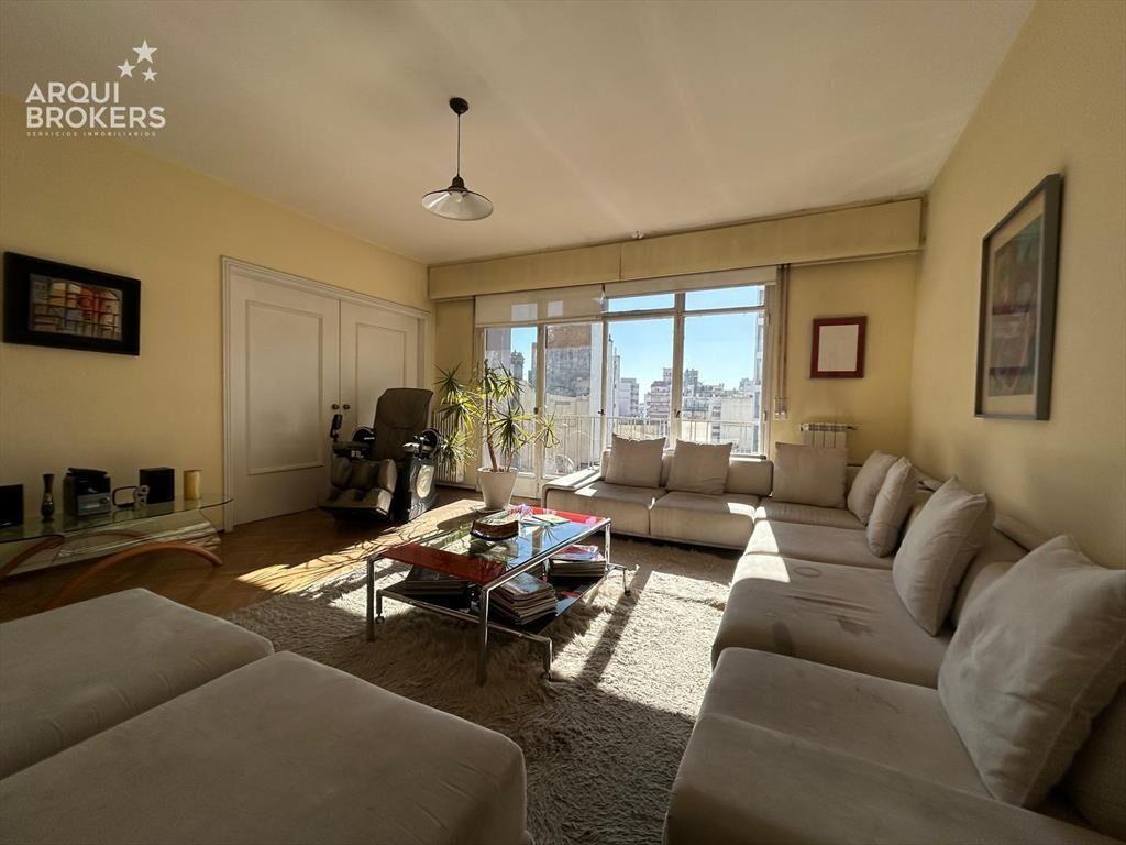 Apartamento de cuatro dormitorios en venta en Centro